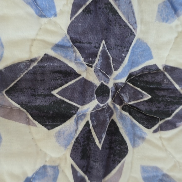 SONOMA BRAND STANDARD SIZE BLUE AND WHITE QUILTED PILLOW SHAMS BUNDLE OF 2 - Picture 4 of 12